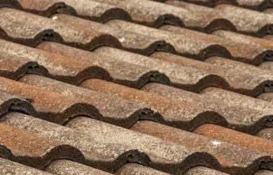 Quelles tuiles pour un toit à faible pente